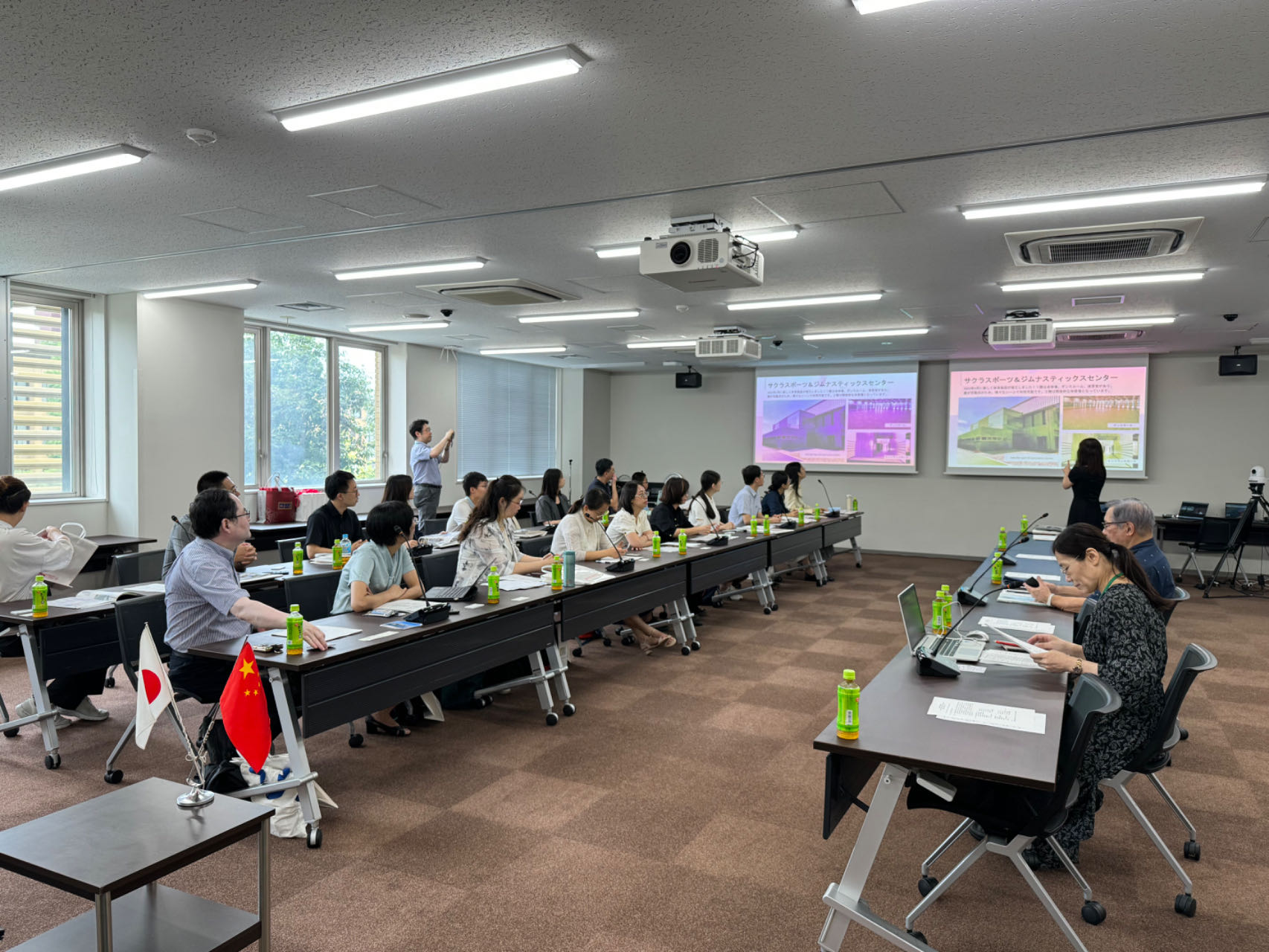 太阳成城官网师生与日本大学文理学部交流现场.jpg